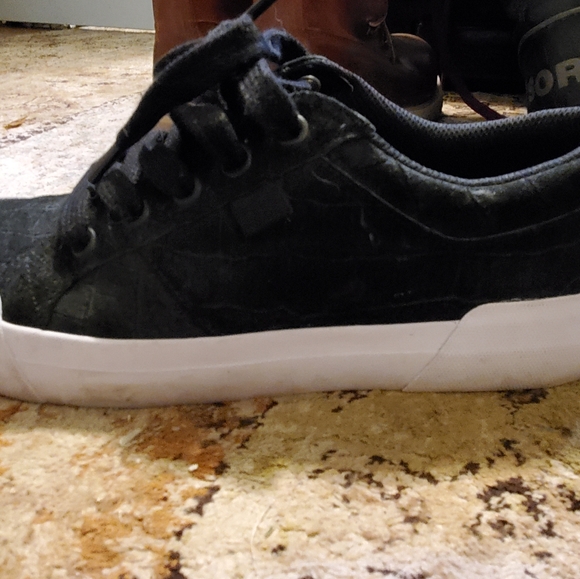 DC shoes - Picture 2 of 5